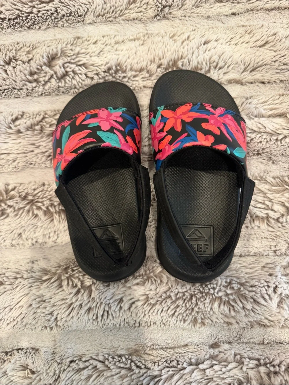 Reef Little Girls Black Floral Slide Sandals With Back Strap Size 10